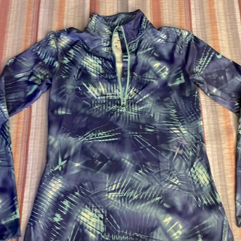 Women’s Large Nike Dri-Fit Pullover